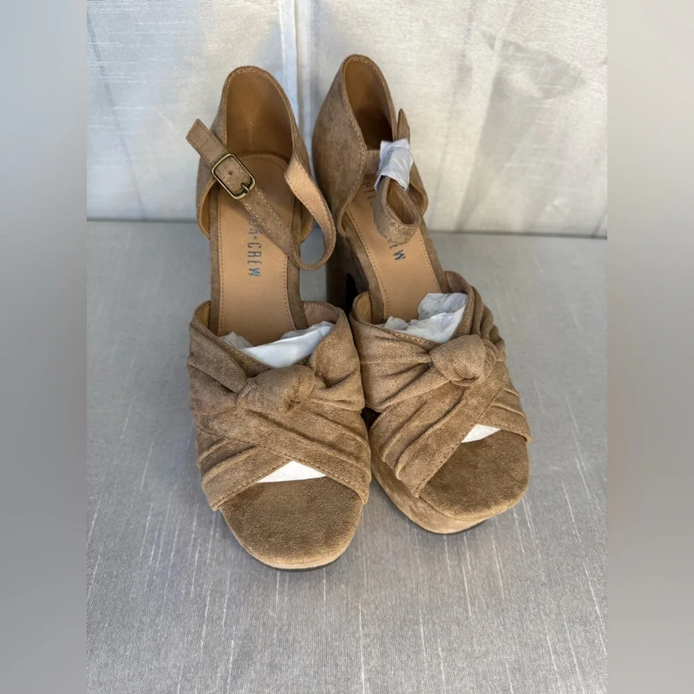 Get a Lift Platform Heel - Picture 4 of 10
